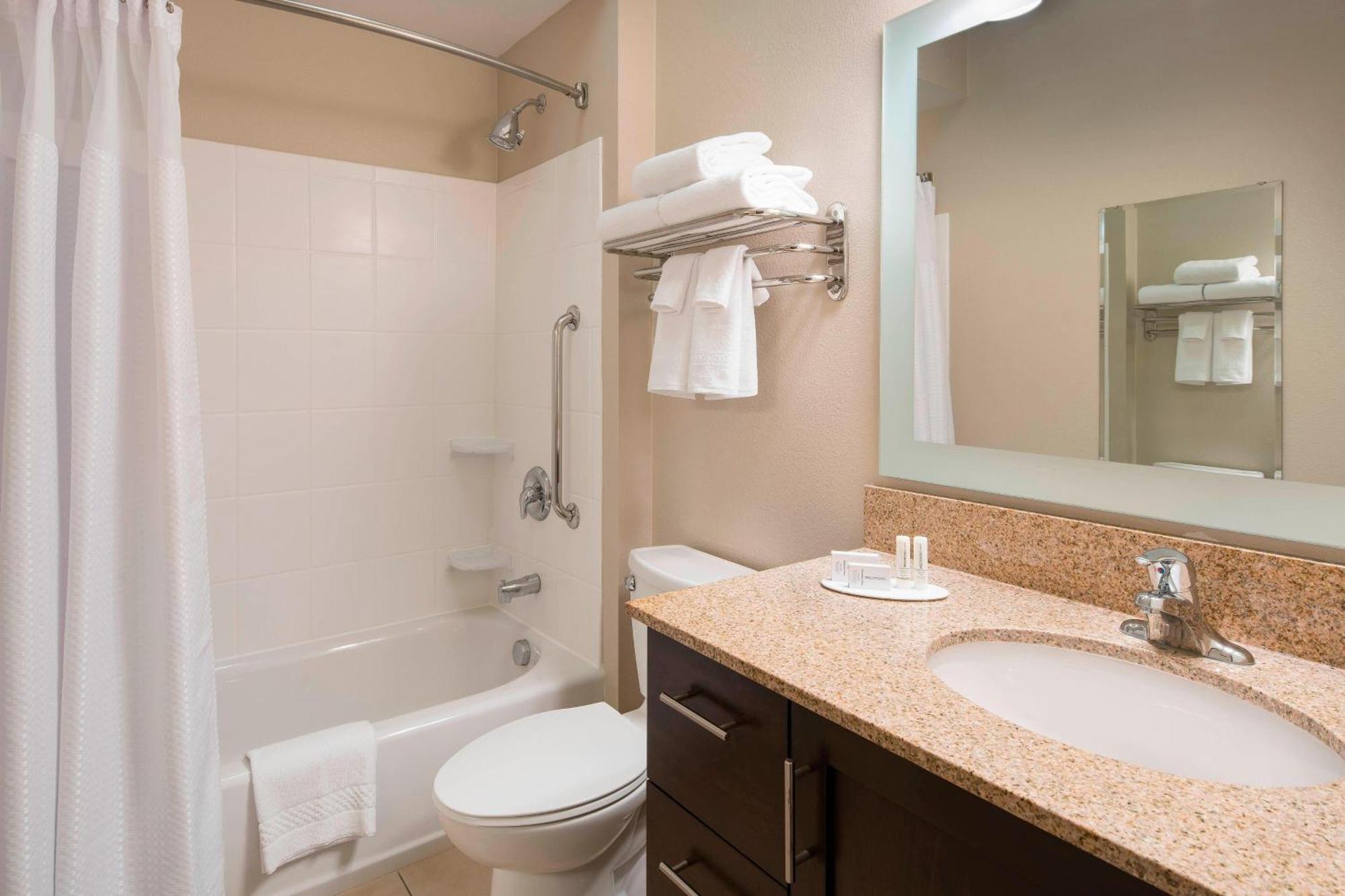 Towneplace Suites By Marriott San Diego Carlsbad / Vista Exterior photo