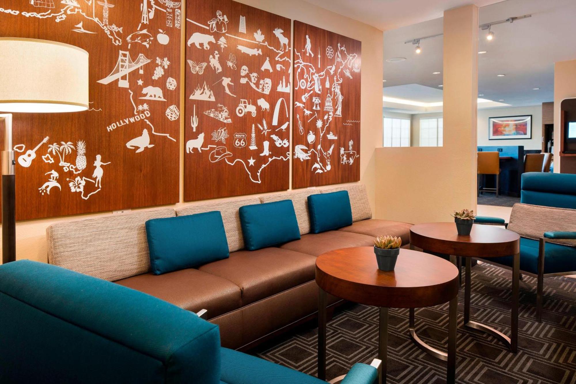 Towneplace Suites By Marriott San Diego Carlsbad / Vista Exterior photo