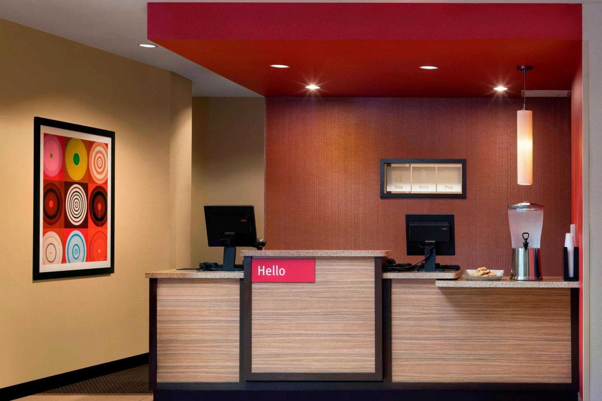 Towneplace Suites By Marriott San Diego Carlsbad / Vista Exterior photo