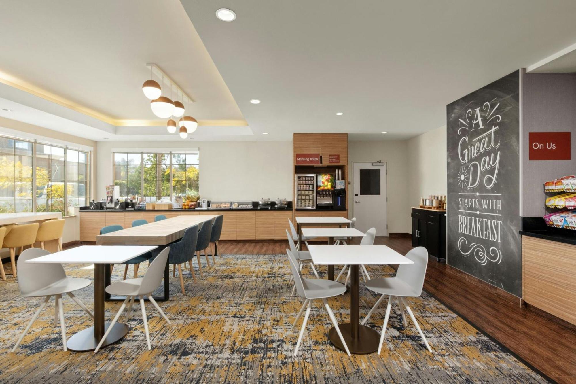 Towneplace Suites By Marriott San Diego Carlsbad / Vista Exterior photo