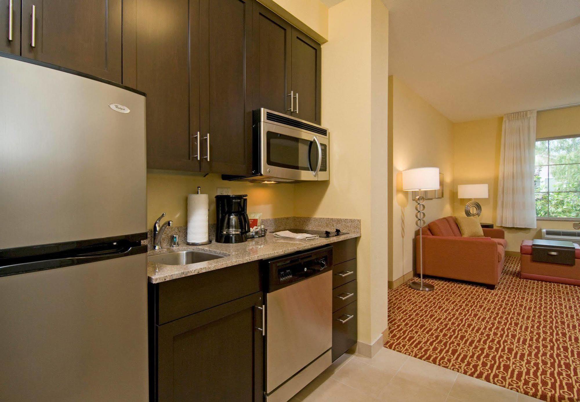 Towneplace Suites By Marriott San Diego Carlsbad / Vista Exterior photo